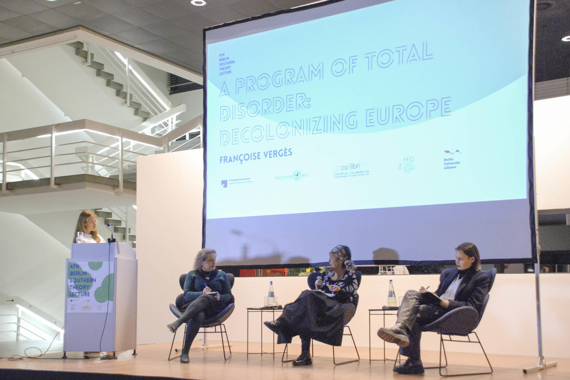 Podiumsdiskussion im Foyer der Museen Dahlem