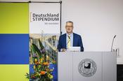 Universitätspräsident Günter M. Ziegler begrüßte die neuen Geförderten, Mittelgebenden und Gäste. Der Mathematiker stiftet persönlich ein Deutschlandstipendium.