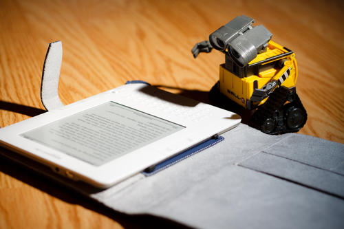 Die Maschine liest mit: Grundlagenwissen über KI-Tools hilft Lehrenden und Studierenden, den Output von generativer KI realistisch einzuordnen und verantwortungsvoll damit umzugehen.