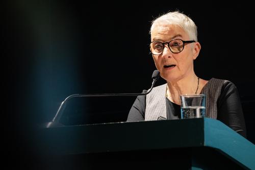 Miriam Mandelkow bei ihrer Antrittsvorlesung im Refugio Berlin