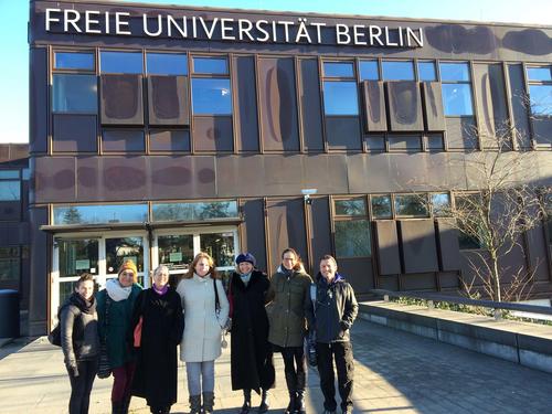 Lehrende der HUJI im Austausch mit Kolleg*innen der FU, im Januar 2018.