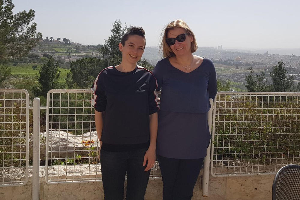 Chaya Fischer (l.), Direktorin des Sprachenzentrums an der Hebrew University, und Dr. Ruth Tobias, Direktorin des Sprachenzentrums der Freien Universität Berlin (2018 an der HUJI, Mont Scopus).
