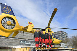 Das Team „Christoph 31“ um Leena Möbis, Thomas Kriegenherdt, Dr. Hans-Christian Mochmann, Markus Siebert und Sven Pastow (v.l.n.r.).