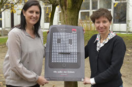 Grundschulpädagogikprofessorin Petra Anders (l.) und Theaterpädagogin Anna-Sophia Fritsche vom Berliner GRIPS-Theater.