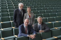 Der Vorstandsvorsitzende der Charité-Universitätsmedizin Karl Max Einhäupl, die Präsidentin der Humboldt-Universität Sabine Kunst, der Präsident der Technischen Universität Christian Thomsen und der Präsident Freien Universität Peter-André Alt.