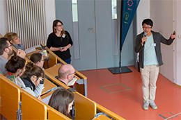 Michael Ting präsentierte seine Forschungsarbeit für das Max-Planck-Institut für molekulare Pflanzenphysiologie.