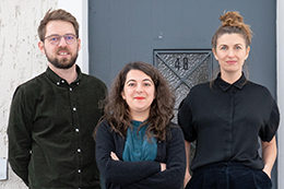 Jannis Grimm, Mariam Salehi und Hannah Franzki leiten jeweils eine Nachwuchsgruppe am neuen INTERACT Zentrum für Interdisziplinäre Friedens- und Konfliktforschung, das im November seinen Betrieb an der Freien Universität Berlin aufgenommen hat.