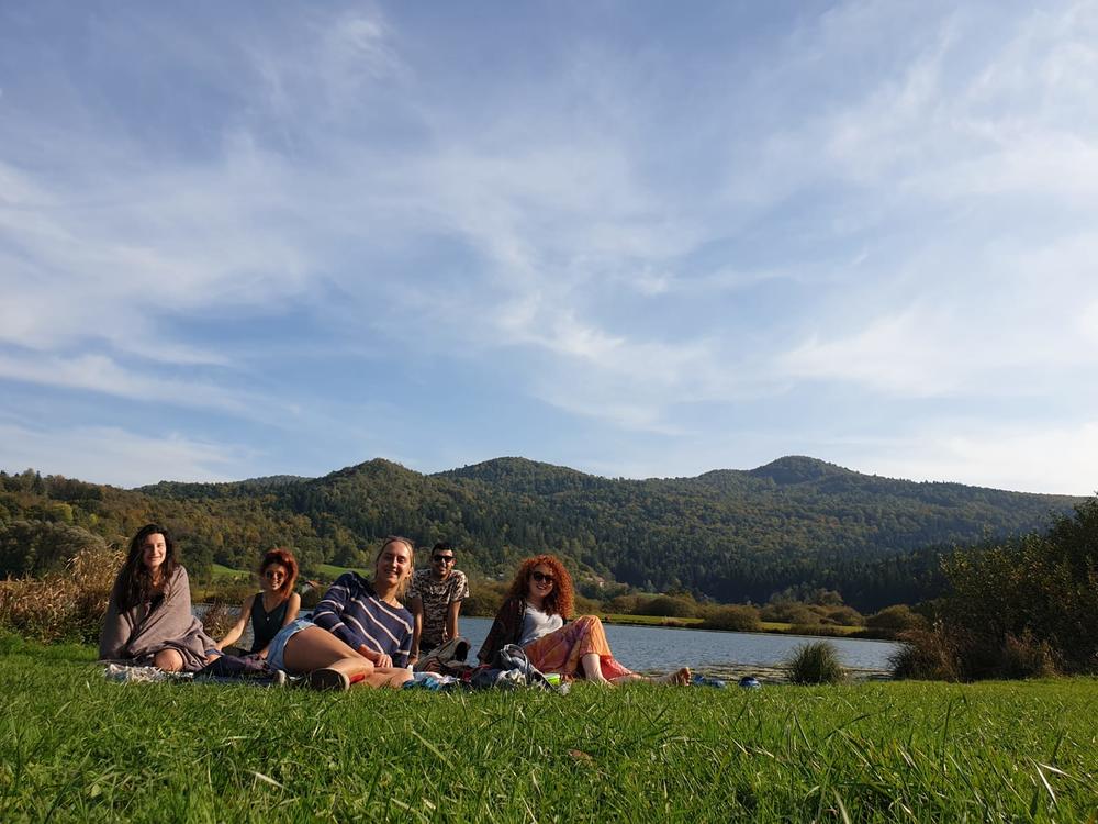 Mit der Erasmus-WG am Wochenende in die Natur: Der See Podpeško Jezero ist nicht nur im Sommer...