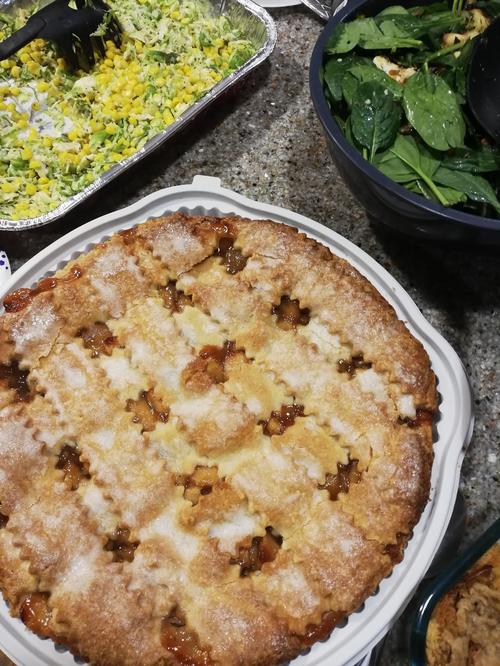 Einen Tag lang essen und Gesellschaftsspiele spielen: An Thanksgiving dürfen Leckereien wie Apple Pie nicht fehlen.
