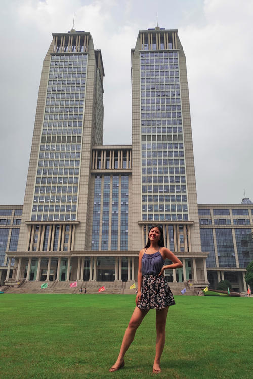Im Guanghua Tower finden Vivi Fengs Vorlesungen statt.