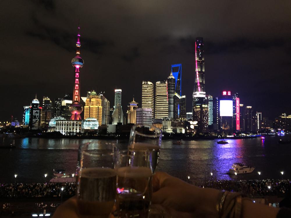 An Silvester ist die Aussicht besonders schön: die Skyline von Schanghai.