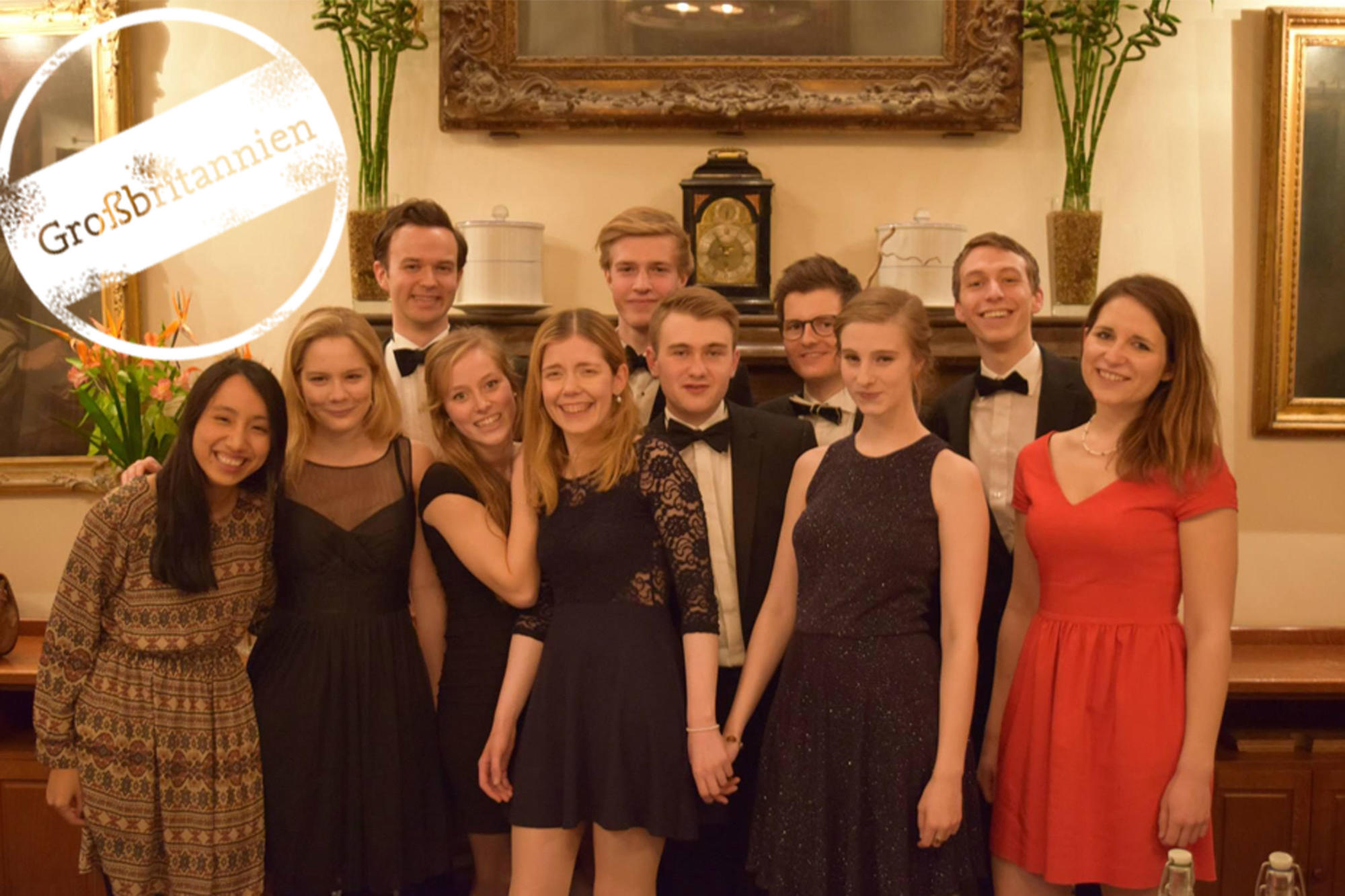 Beim festlichen Dinner: Das Komitee der Oxford German Society 2015/16. In der Mitte: Helena Winterhager.
