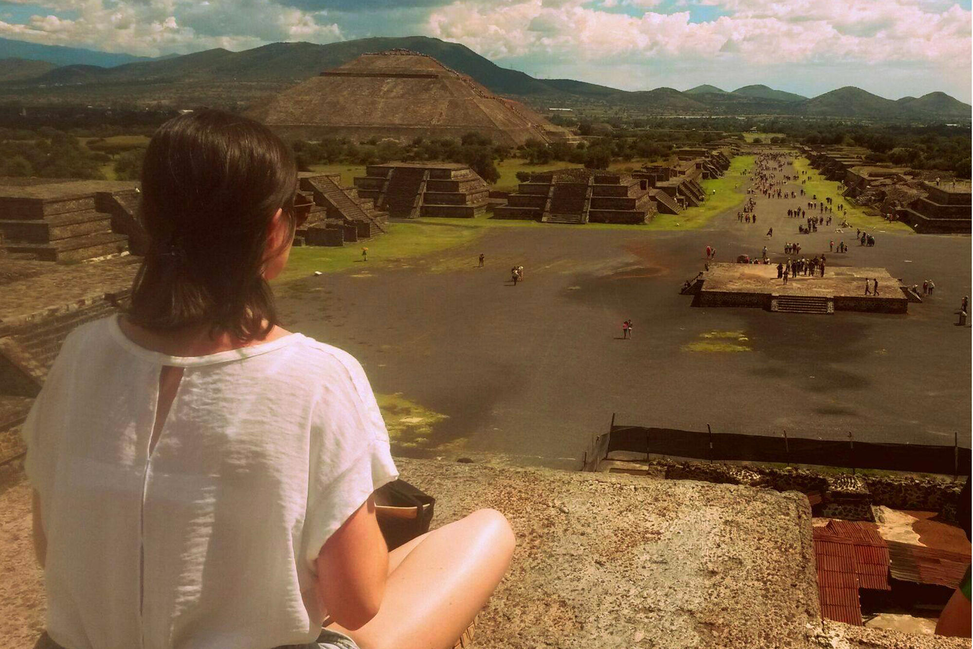 Auge in Auge mit der Geschichte: Estefanía González in der prähistorischen Ruinenstadt Teotihuacán bei Mexiko-Stadt. Die Stätte, die zwischen 100 und 650 n. Chr. zu den größten der Welt gehörte, ist seit 1987 Weltkulturerbe der UNESCO.