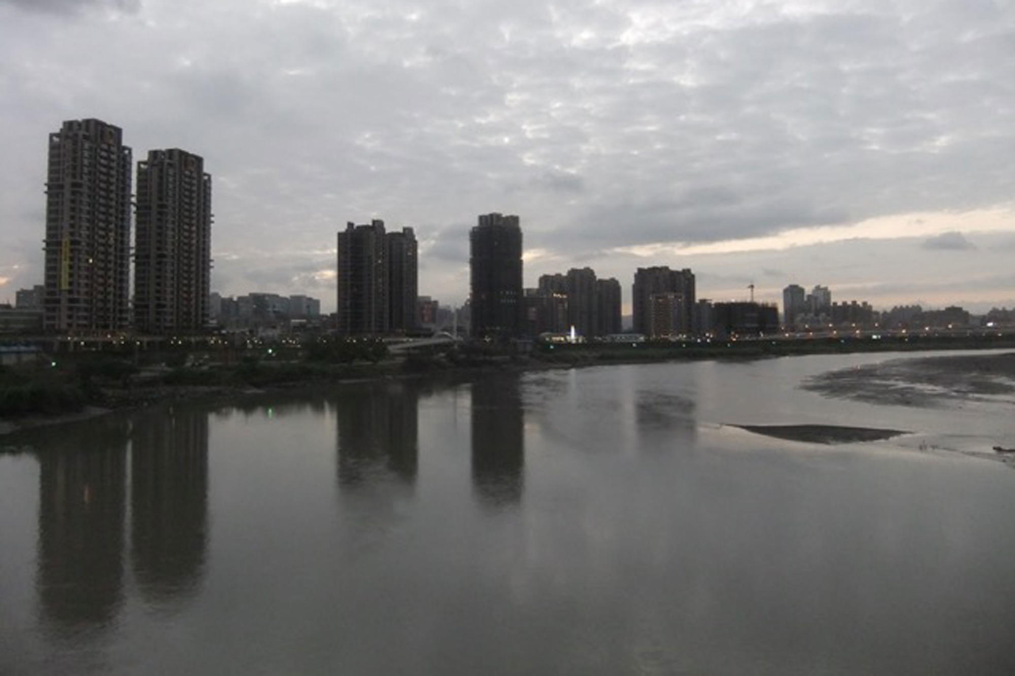 Blick auf die Skyline von Taipeh.