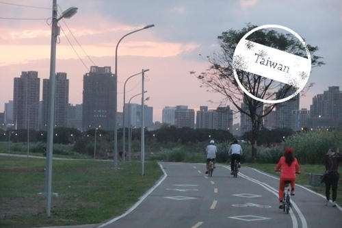 Zum Glück gibt es jede Menge Fahrradwege, auf denen man den Abgasen und ellenlangen Ampelphasen in den Innenstadtbezirken Taipehs entfliehen kann.