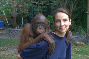 Appearances can be deceptive: Apes are not cuddly animals. Katja Liebal is shown carrying an ape into the enclosure.