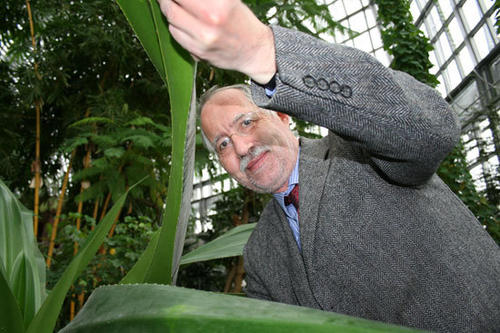 Seit 1975 ist der Botanische Garten mit dem Botanischen Museum Berlin der Arbeitsplatz des in Wien geborenen Biologen, seit rund 20 Jahren ist er Direktor an der Institution