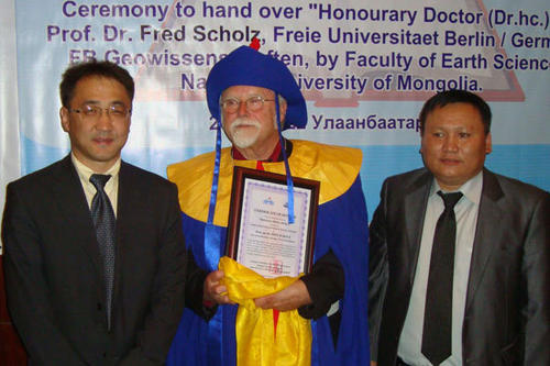 Prof. Dr. Fred Scholz bei der Verleihung der Ehrendoktorwürde durch die National University of Mongolia