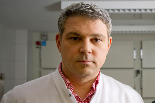 Der Rechtsmediziner Michael Tsokos ist Professor an der Charité, dem gemeinsamen medizinischen Fachbereich von Humboldt-Universität und Freier Universität