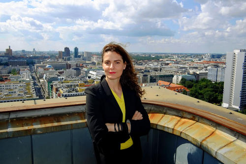 Kam kurz nach der Wende als Binnenmigrantin aus dem Saarland nach Berlin: Brenda Strohmaier, Alumna der Freien Universität Berlin und Autorin des im Campus-Verlag erschienenen Buchs "Wie man lernt, Berliner zu sein".