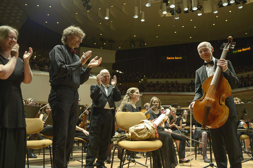 Danke sagen: Mehr als dreieinhalb Jahrzehnte hat Wyszynski die Finanzen des Collegium Musicum verwaltet, Noten für die Musiker vorbereitet, Konzertreisen organisiert und vieles mehr.