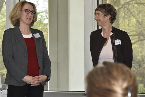 Heike Pantelmann (l.), Wiss. Koordinatorin Gender und Diversity in der Lehre am Margherita-von-Brentano-Zentrum, und Barbara Sieben, Professorin für Personalwesen, insb. Personalmanagement an der Helmut-Schmidt-Universität Hamburg.