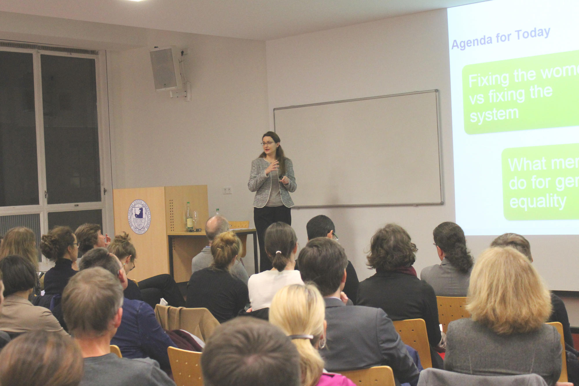 Elisabeth Kelan bietet in diesem Semester das Forschungsseminar „Gender and Diversity in Organisations“ an. Das Foto zeigt sie bei ihrer Antrittsvorlesung am 1. November.