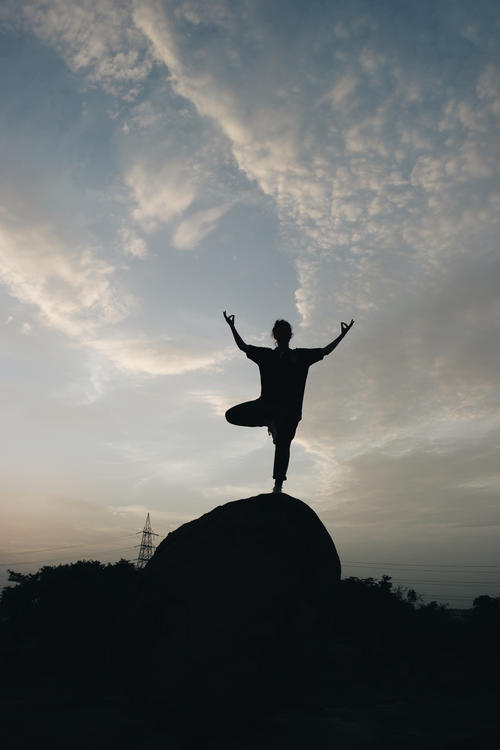 Jeden Sonntag wurden Trekkingtouren auf dem Campus angeboten, sodass ich überall Yoga machen konnte.