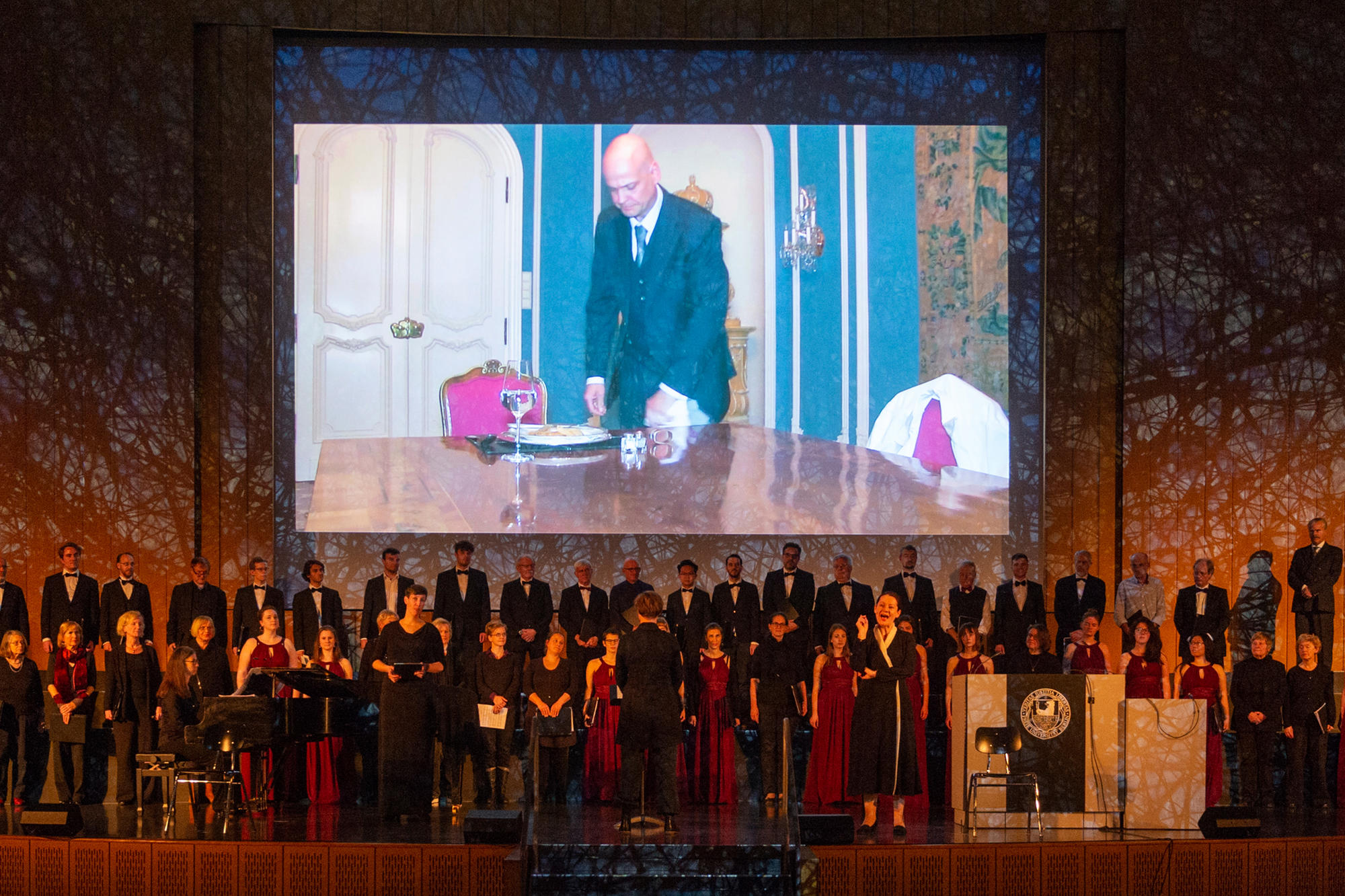 Die Berliner Cappella und der Kammerchor des Collegium Musicum begleiten den Abend musikalisch