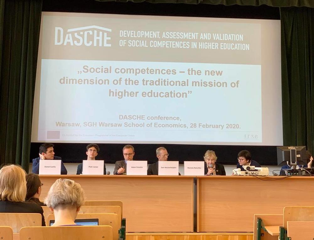 Auf der Konferenz diskutierte Piotr Larysz über Nachhaltigkeit und studentisches Engagement.