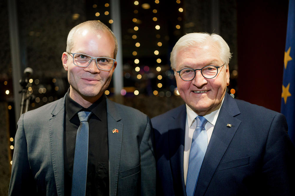 Während eines Empfangs in Tirana: Bundespräsident Frank-Walter Steinmeier und Benjamin Langer.