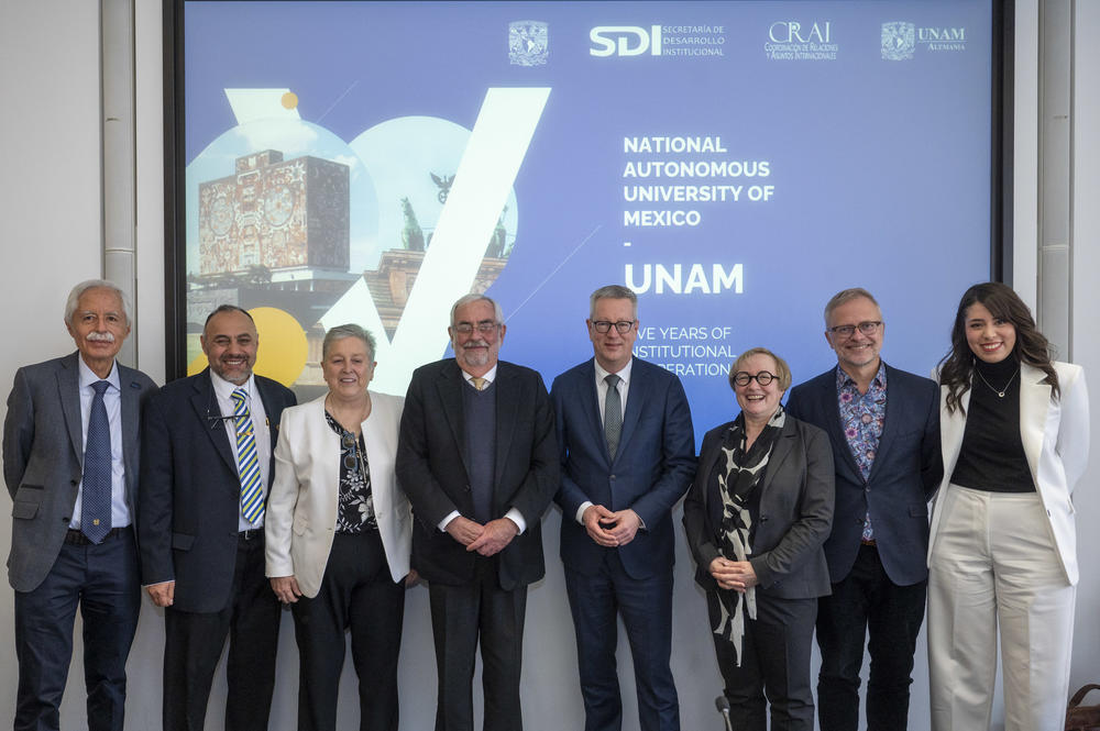 Von links: Prof. Manuel Torres Labansat, Prof. Alejandro Velázquez Montes, Prof. Patricia D. Dávila, Prof. Enrique Graue Wiechers, Prof. Günter M. Ziegler, Prof. Verena Blechinger-Talcott, Herbert Grieshop und Andrea Guillén de la Rosa.