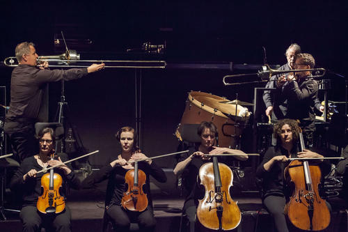 Der neue Masterstudiengang vermittelt theoretisches Wissen über zeitgenössische und historische Formen von Musik und Klang und bereitet junge Menschen auf Beschäftigungen in musikwissenschaftlichen Berufsfeldern vor.