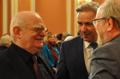 Der Schriftsteller Hans Joachim Schädlich (links), Berliner Literaturpreisträger und Heiner-Müller-Gastprofessor 2014.