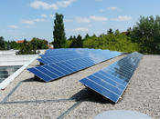 Grüne Forschung: Ein 5.000 Quadratmeter großes Solardach auf den Physikgebäuden schont die Umwelt.