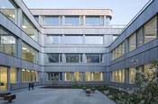 The Institute of Classical Archaeology is located in the building complex on Fabeck Street 23 at the center of the Dahlem campus.