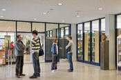The Social Science Library and Library of the Institute for East European Studies is located at Ihnestraße 22.