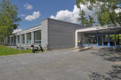 The Institute of Business Administration is located on Gary Strasse 21.