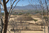 At LAI researchers investigate how space and regions in Latin America are changing. They focus on today’s global players as well as early civilizations. Depicted here are excavations in pre-colonial Mexico.