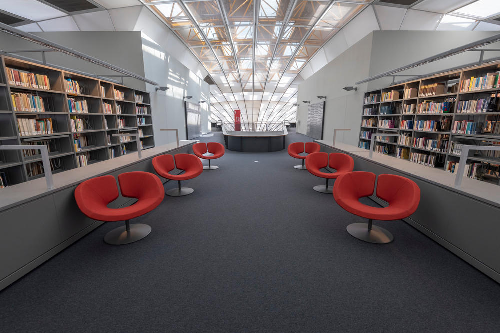 The Philological Library opened in 2005 and was designed by the famous architect Sir Norman Foster. The library was recently renovated, and the workstations are now open again for use.
