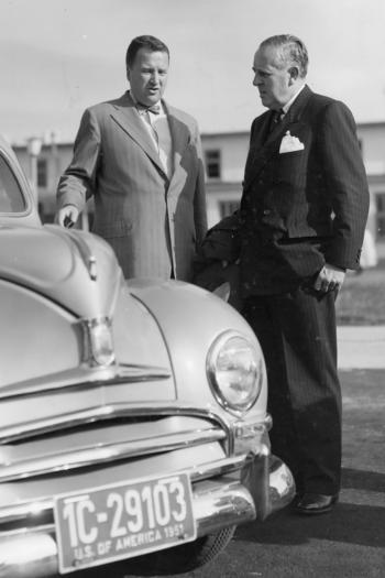 In Berlin in June 1951: Henry Ford II and Paul G. Hoffman from the Ford Foundation discussed a substantial donation.