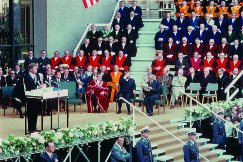 In June 1963, U.S. President John F. Kennedy visited Berlin-Dahlem and urged Freie Universität to educate “citizens of the world.”