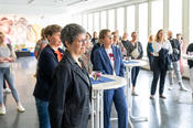 Dr. Corinna Tomberger (center); Dr. Beate Schattat (left), Prof. Doris Kolesch (right)