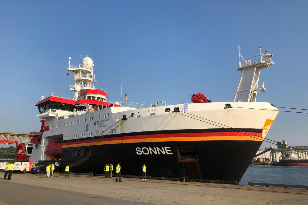 The “Sonne” before setting sail on May 30. The research vessel is scheduled to reach Singapore on July 5.