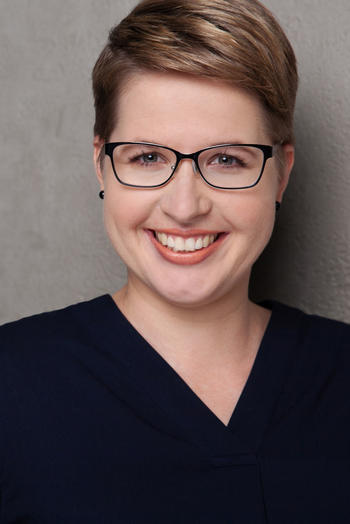 Dr. Carolin Auschra from the Management Department of the School of Business and Economics at Freie Universität Berlin deals with the health care system.