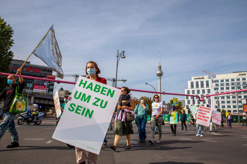 On September 19, 2020, people all over the world took to the streets to demonstrate for an unconditional basic income. At Berlin Alexanderplatz people joined the international Basic Income March.
