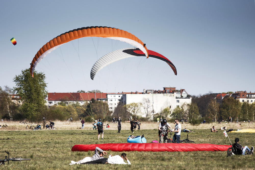 Nature has taken over a former urban airport. Many people in Berlin now go to the fields  of the former Tempelhof Airport for sports and relaxation.