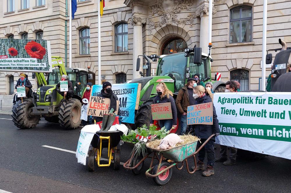 Demonstrators are demanding a reversal in agricultural and food policy from the government.