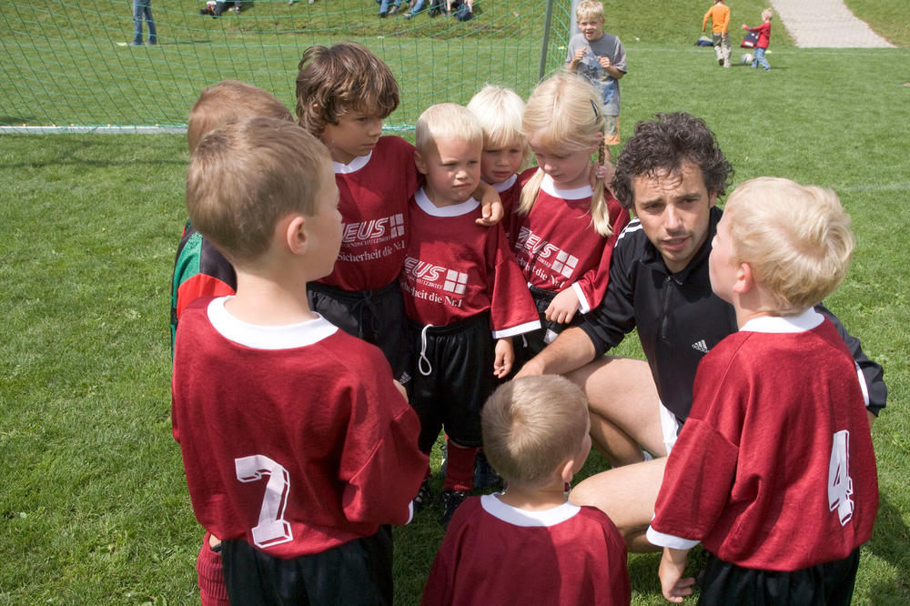 Team spirit on and off the field: Sports clubs are an opportunity for children to learn about cooperation and sticking together. Clubs, often run by volunteers, serve as a place where people with different political and social backgrounds interact.
