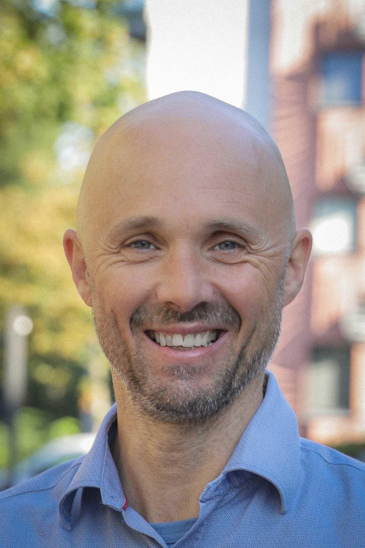 Alexander Weng is a professor of pharmaceutical biology at Freie Universität Berlin.